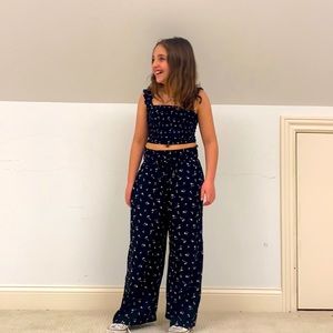 Hollister black crop top and soft pants. Size adult small. Good condition.